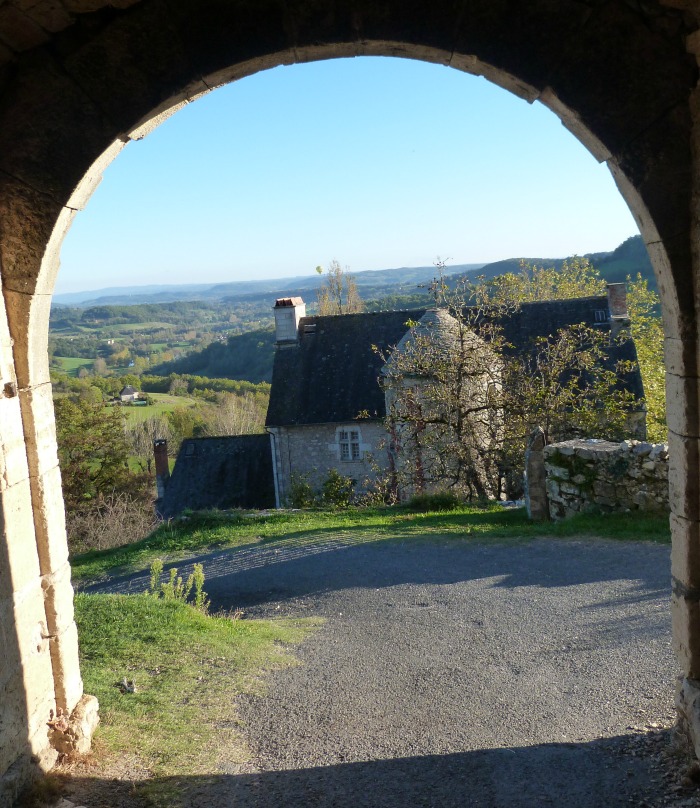 vue depuis la porte d'entrée de Turenne Corrèze du Sud 