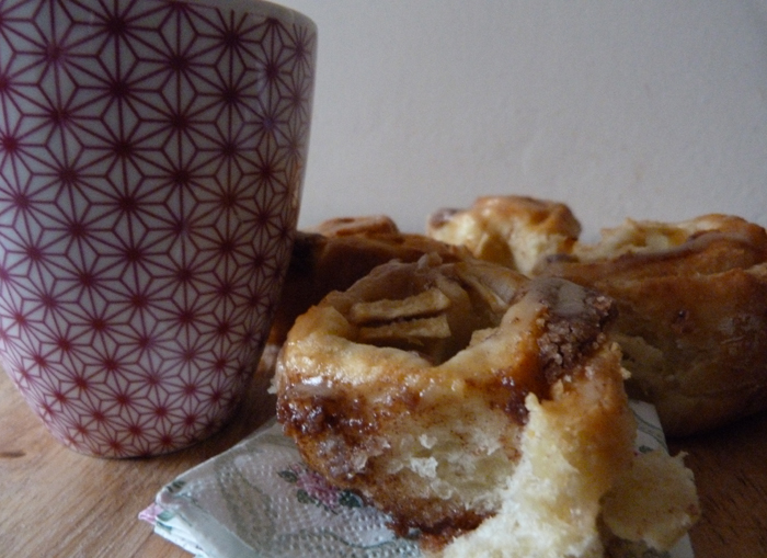 cinnamon rolls aux pommes et au sirop d'érable