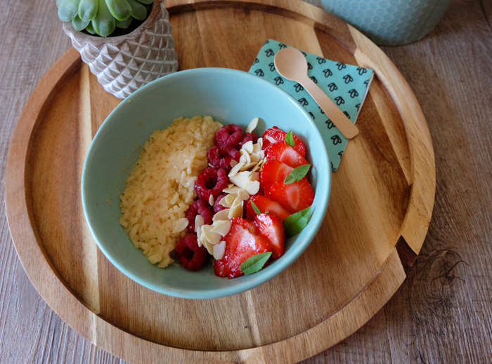 poke bowl riz au lait d'avoine fruits rouges