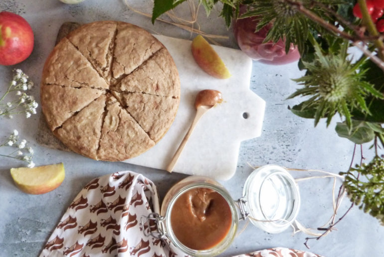 moelleux à la compote de pommes et au caramel