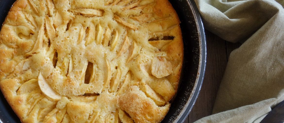 gâteau aux pommes et à la crème fraîche