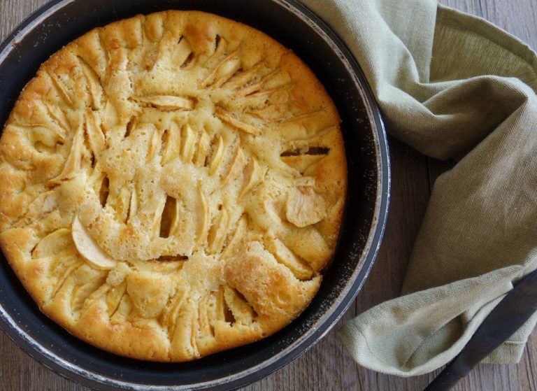 gâteau aux pommes et à la crème fraîche