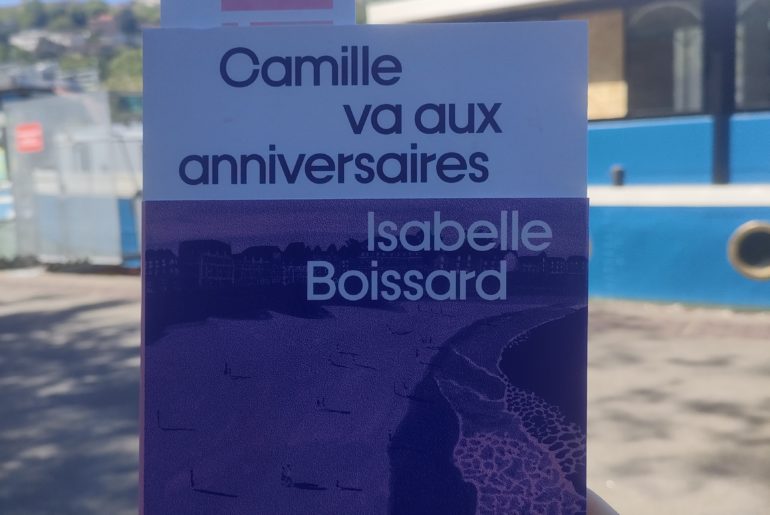 Camille va aux anniversaires