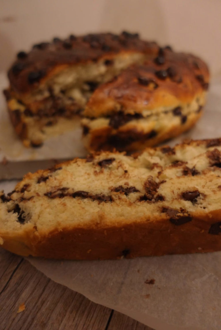 photo d'une tranche de cramique, brioche belge